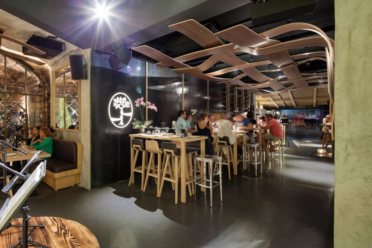 Salle troglodyte du restaurant Da Passano — grottes de Bonifacio